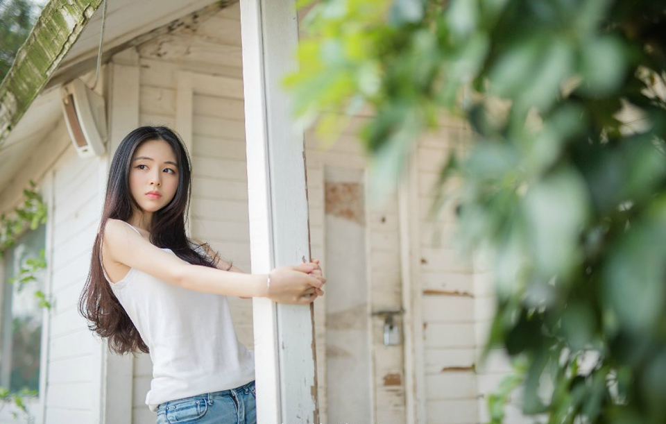 路还很长，难免心酸皱眉，但无论怎样，别松手就好。